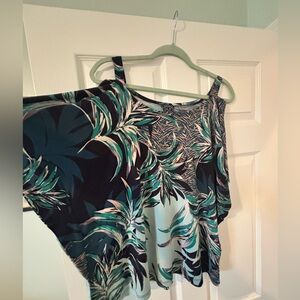 Clara Sun Woo cold shoulder tropical look